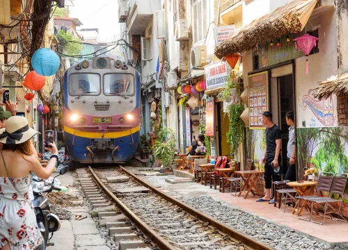 Hanoi travel railway street