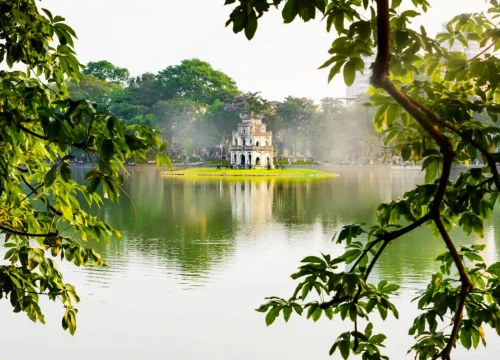 Hoan Kiem Lake thumb 1 1536x1004.jpg
