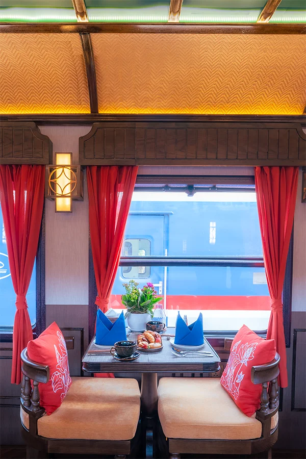 sjourney bistro car 01