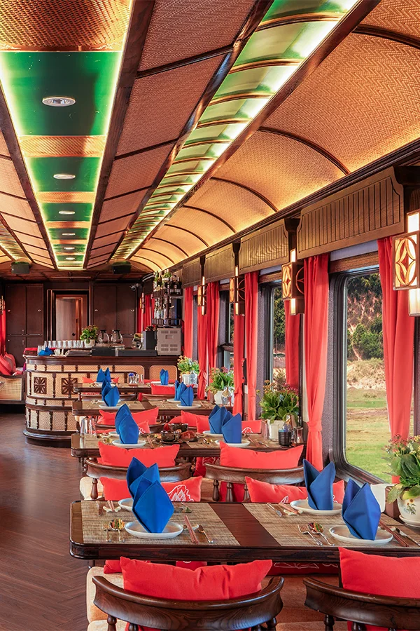 sjourney bistro car 02