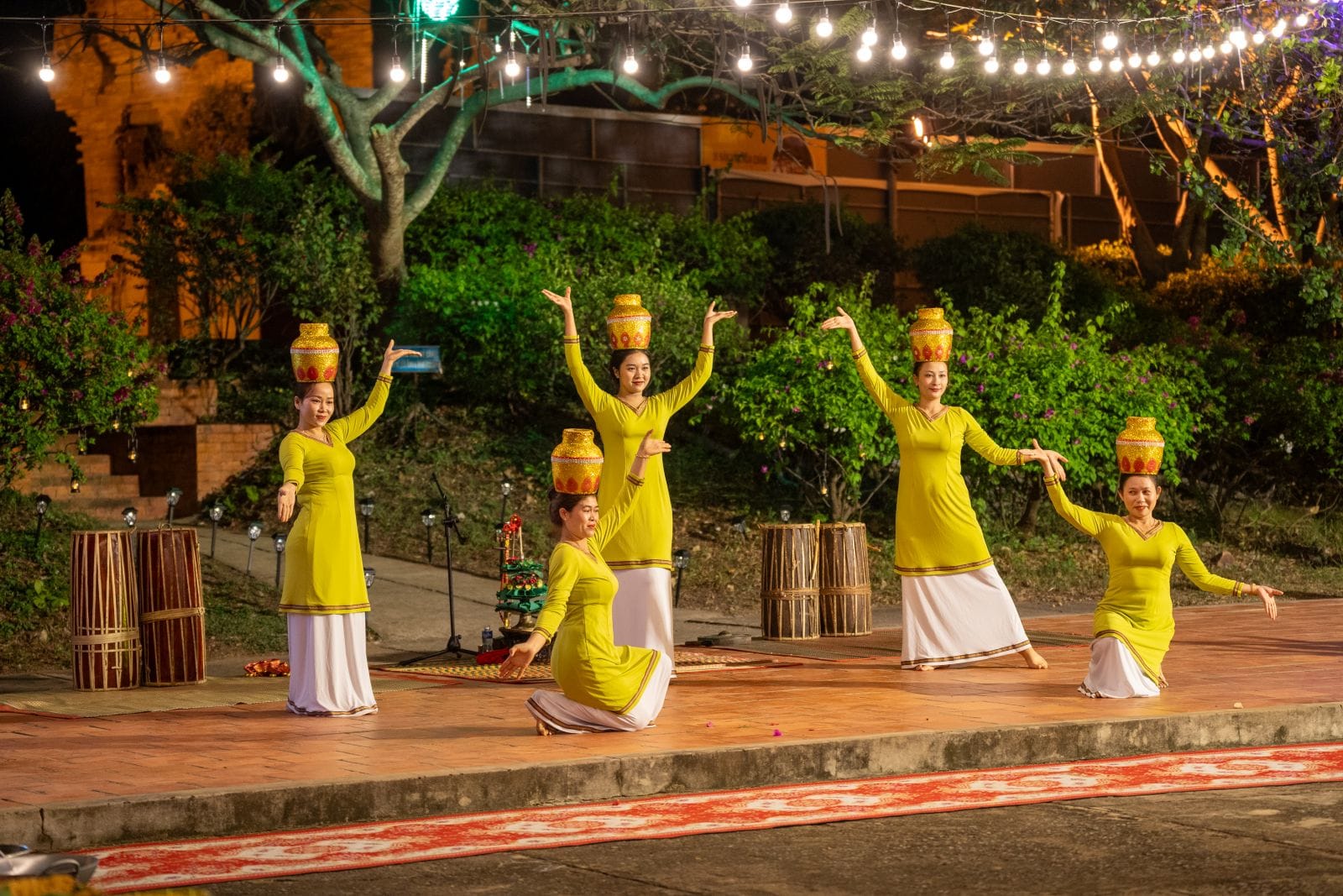Evening A Historic Farewell Amid Ancient Stones