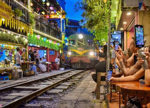 Train Street Hanoi: Where Everyday Life Meets Pure Wonder in Vietnam's Capital 10 Train Street Hanoi: Where Everyday Life Meets Pure Wonder in Vietnam’s Capital