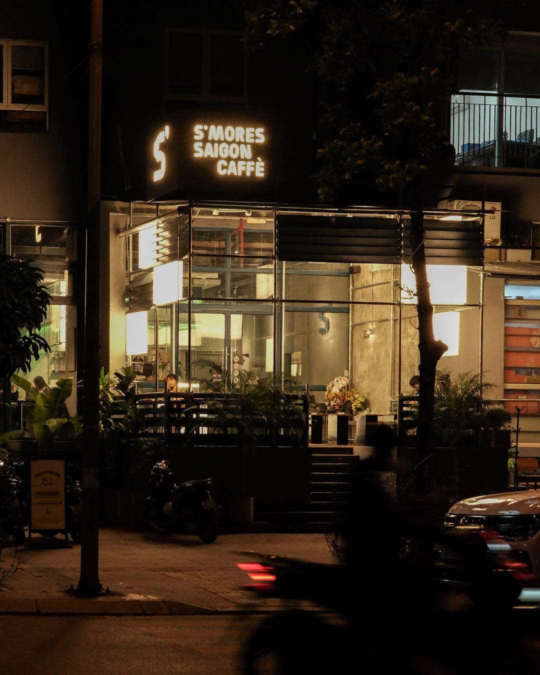 S'mores Saigon Caffè