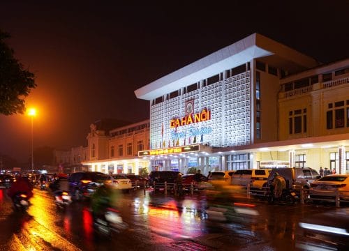 Hanoi Station: The gateway to Vietnam's capital and its historical significance. 9 Hanoi Station: The gateway to Vietnam’s capital and its historical significance.