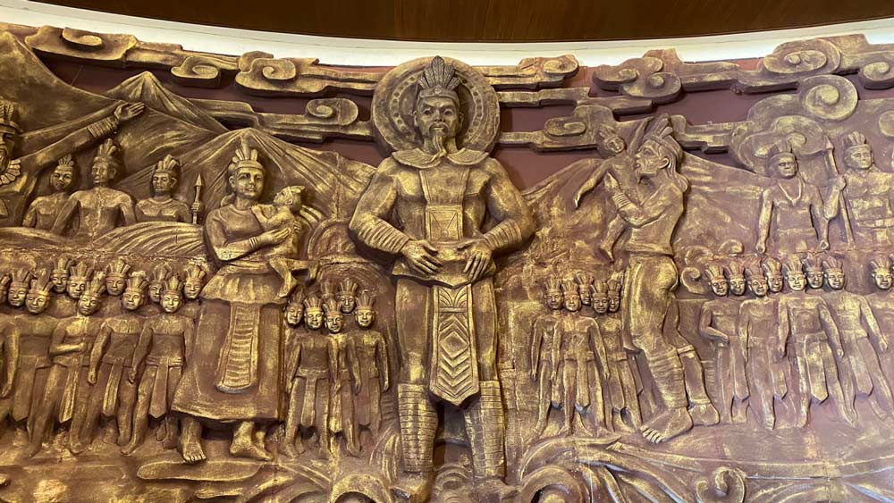 bas relief of Hung King