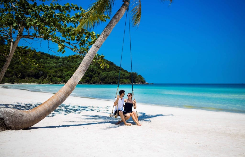 couple on honeymoon at phu quoc beach